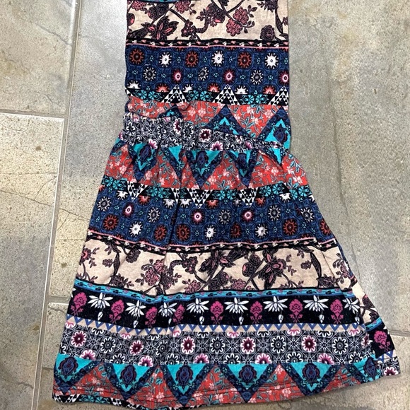 Gorgeous Tank Top that flares out at the bottom🤍 - Picture 2 of 3